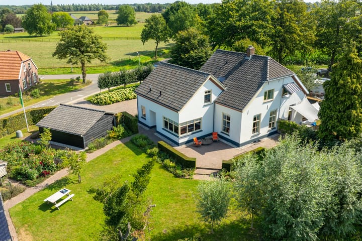 Steenderenseweg 13 in Hengelo (Gld) foto