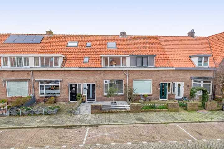 Sternstraat 8 in Den Helder foto