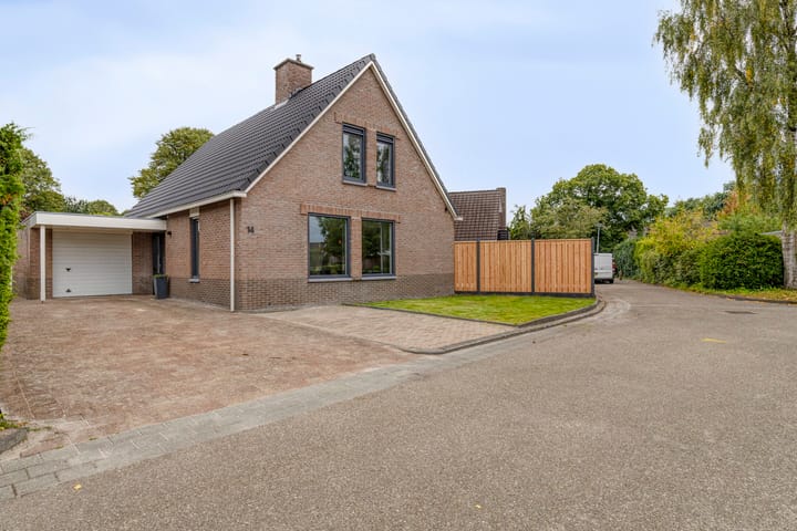 Strausslaan 14 in Hoogezand foto