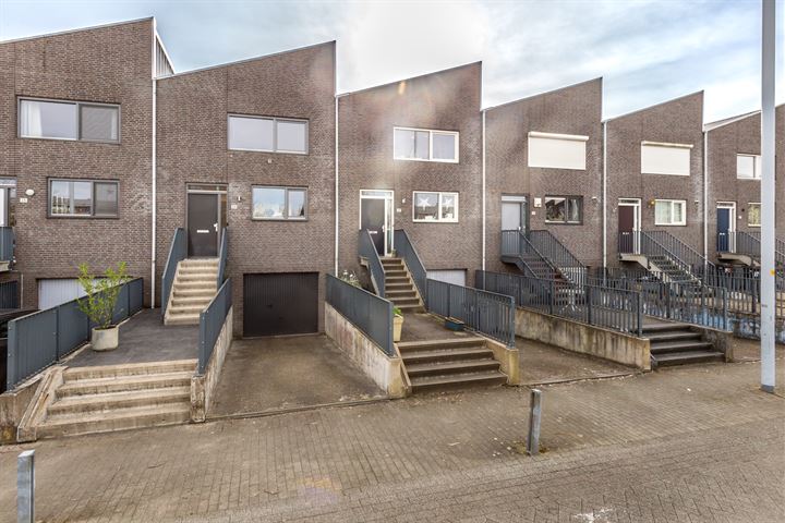 Strausslaan 33 in Nieuw-Vennep foto