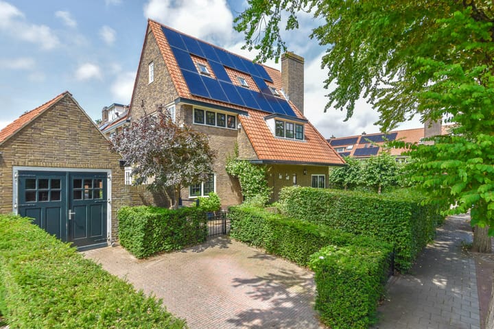 Ten Katelaan 2 in Hilversum foto