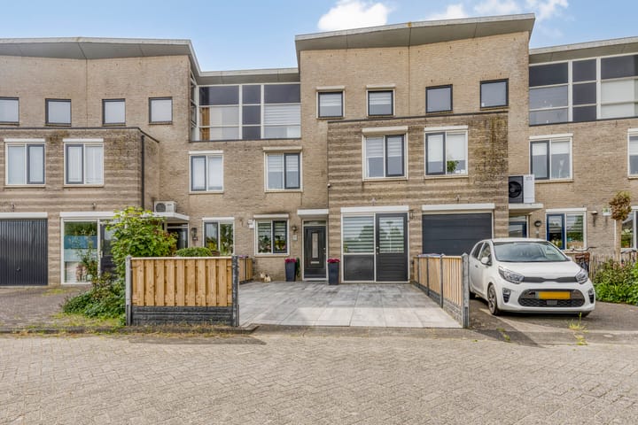 Theo Mann-Bouwmeesterstraat 72 in Spijkenisse foto