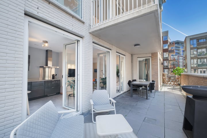 Theo van Doesburghof 2 in Diemen foto