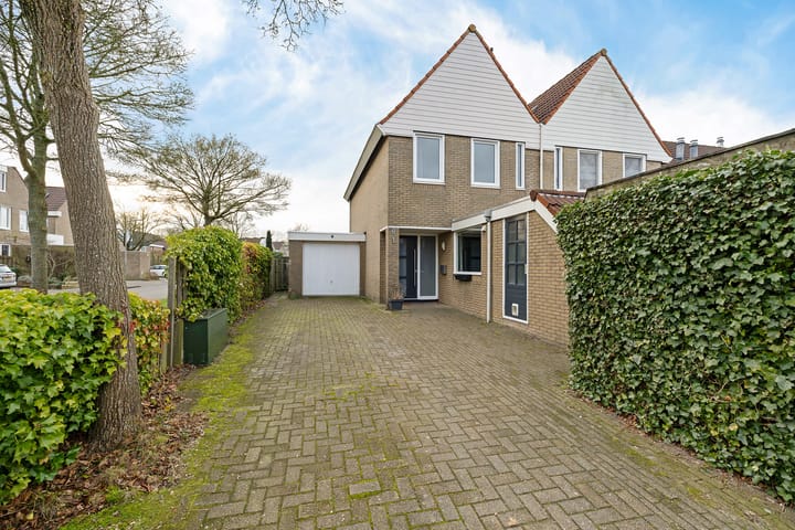 Tjaardastate 1 in Leeuwarden foto