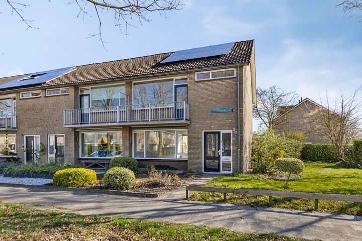 Tjalling H. Haismastraat 36 in Burgum foto