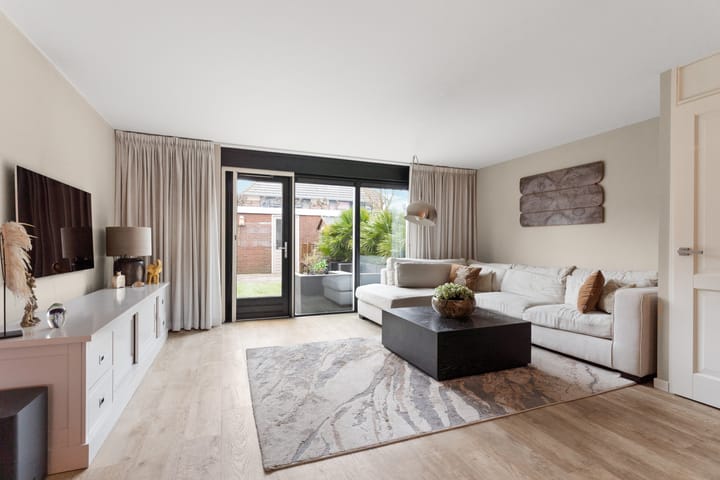 Toernooiveld 96 in Almere foto