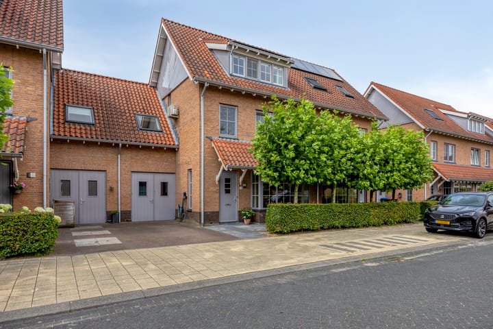 Tooroplaan 12 in Rhoon foto