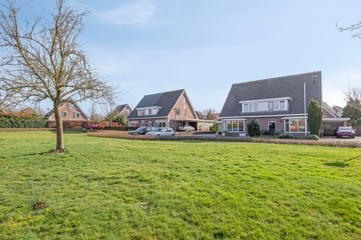 Topaasdreef 12 in Emmen foto