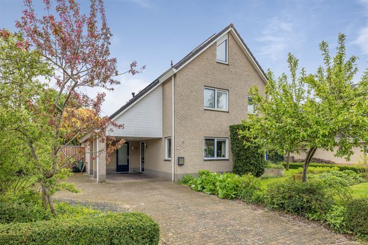 Torenvalk 11 in Olst foto