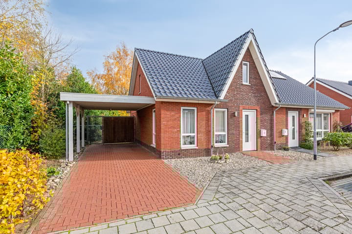 Trambaan 37 in Lengel foto