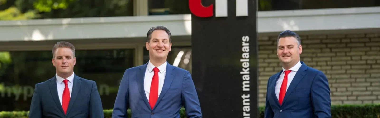 Team photo of Transparant Makelaars