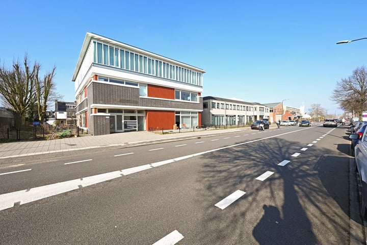 Uiverlaan 14B in Maassluis foto