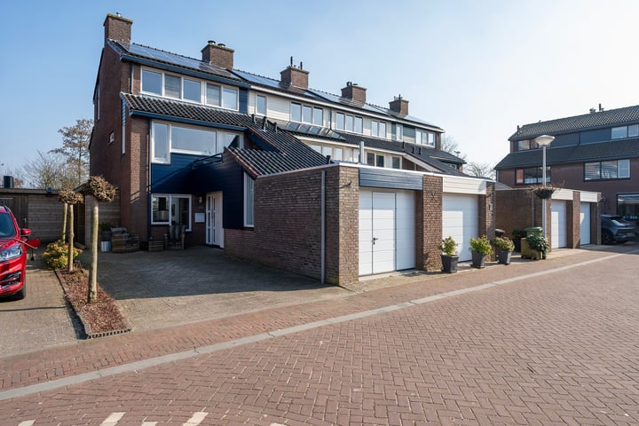 van Beethovenlaan 18 in Hazerswoude-Rijndijk foto