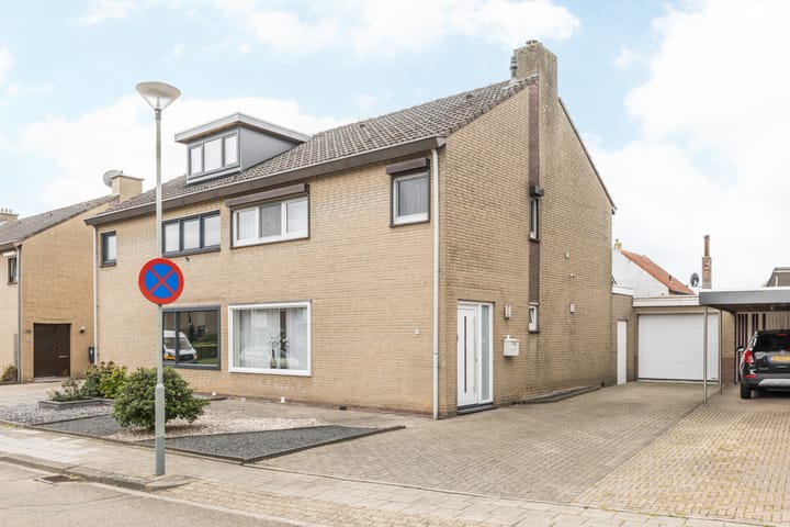 van Bronsfeltstraat 7 in Schinveld foto