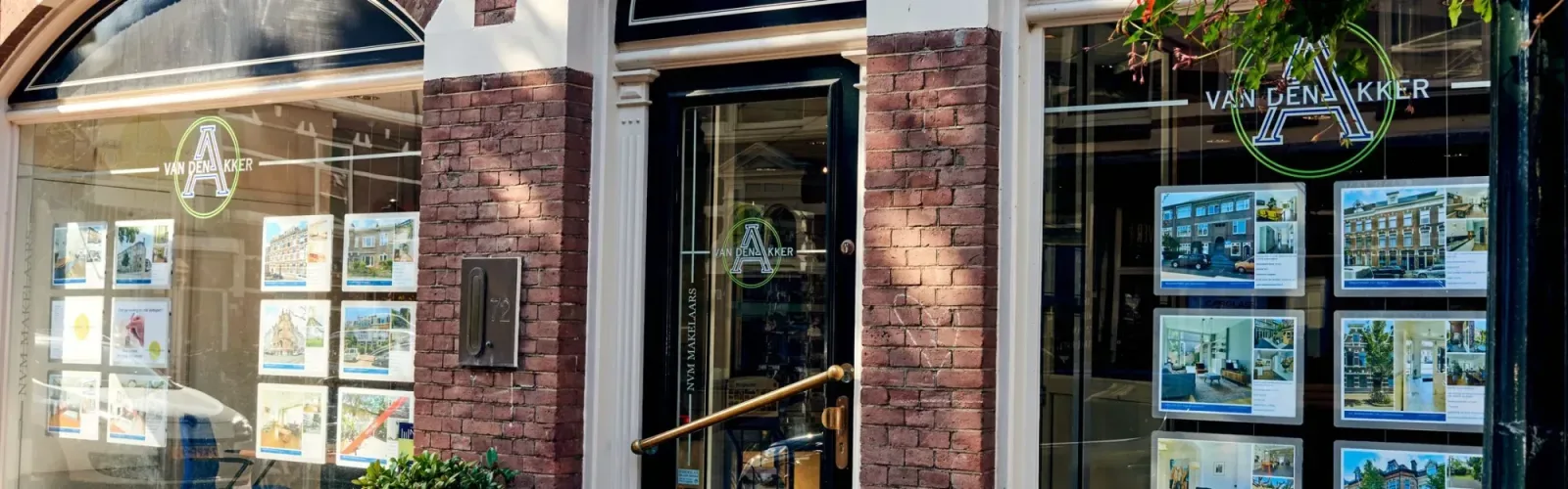 Team foto van Van den Akker NVM Makelaars