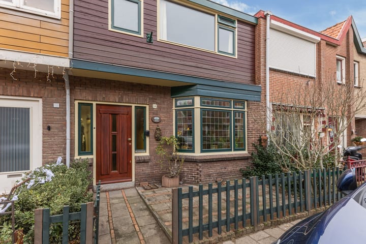 Foto van woning Van der Helststraat 12, IJmuiden