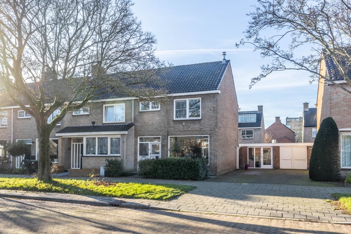 van der Ploegstraat 55 in Heemskerk foto