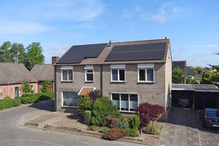 van Diepenbroekstraat 18 in Ootmarsum foto