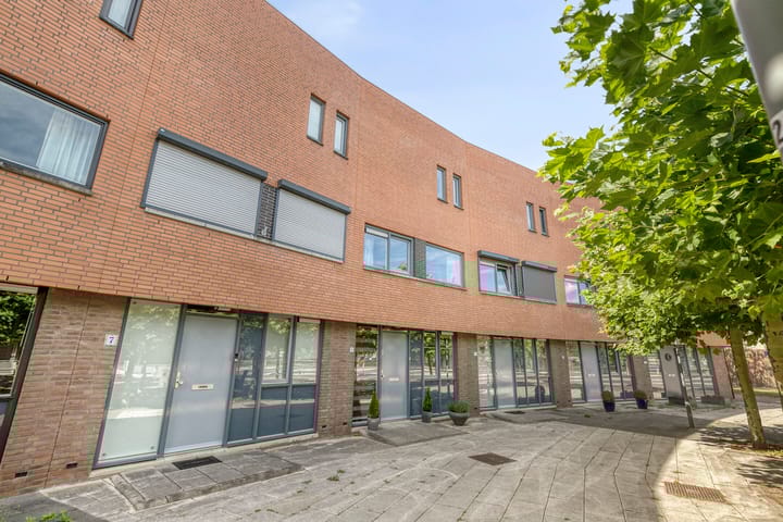 van Eedenstraat 9 in Oud-Beijerland foto