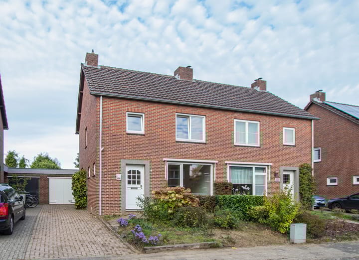 van Ghoorstraat 14 in Haelen foto