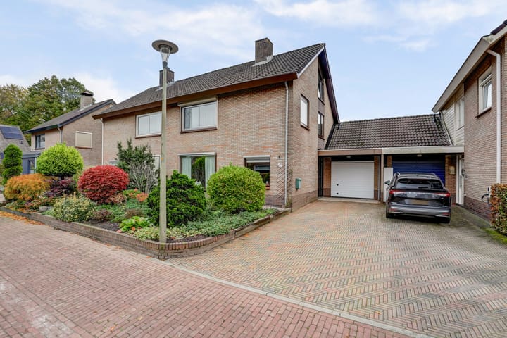 Van Goghstraat 25 in Nunspeet foto