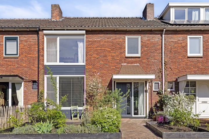 Van Hogendorpstraat 4 in Enschede foto