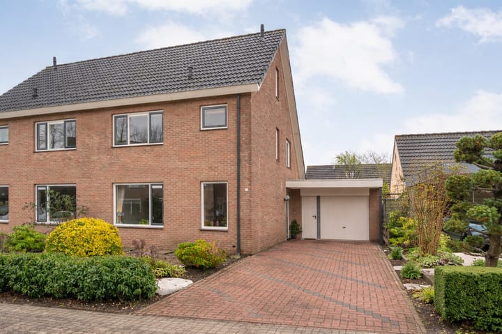 Van Laakstraat 12 in Olst foto