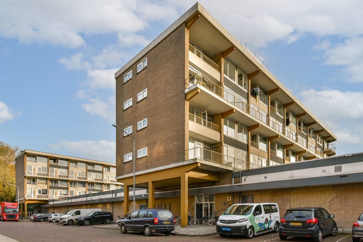 Van Oldenbarneveltplein 36 in Dordrecht foto