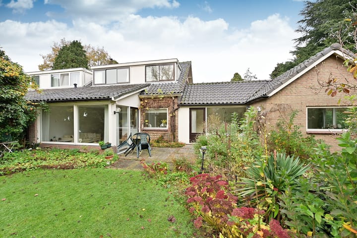 van Ostadelaan 13 in Muiderberg