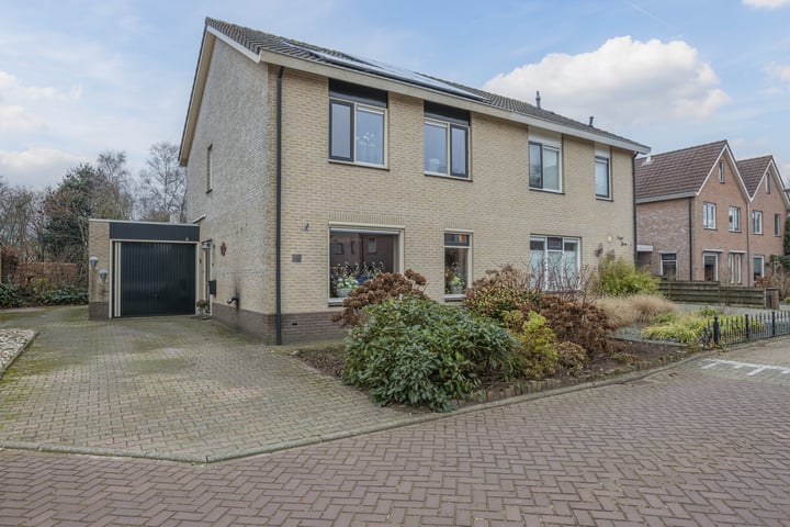 van Ostadestraat 48 in Ommen foto