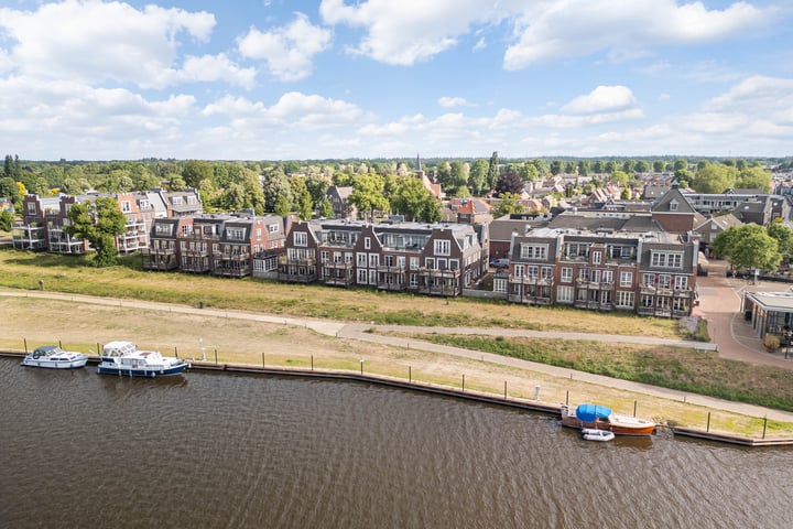 Vechtkade 23 in Ommen foto