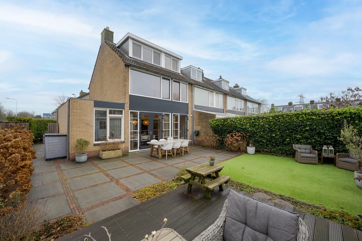 Veeneklaaslaan 7 in Voorschoten foto