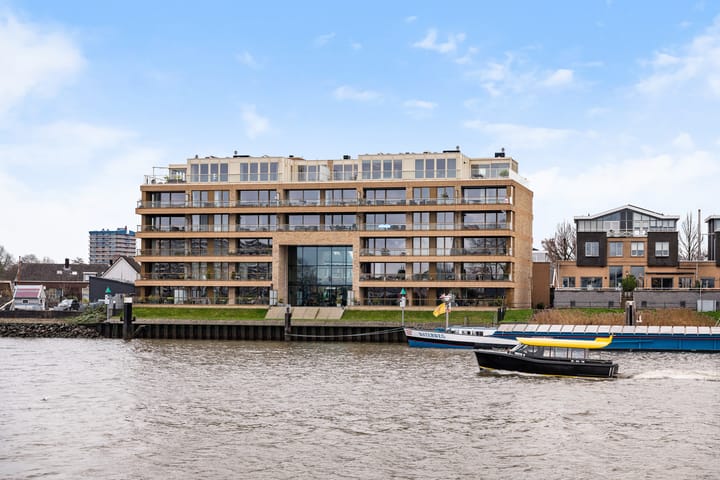 Veerdam 11 in Krimpen aan den IJssel foto