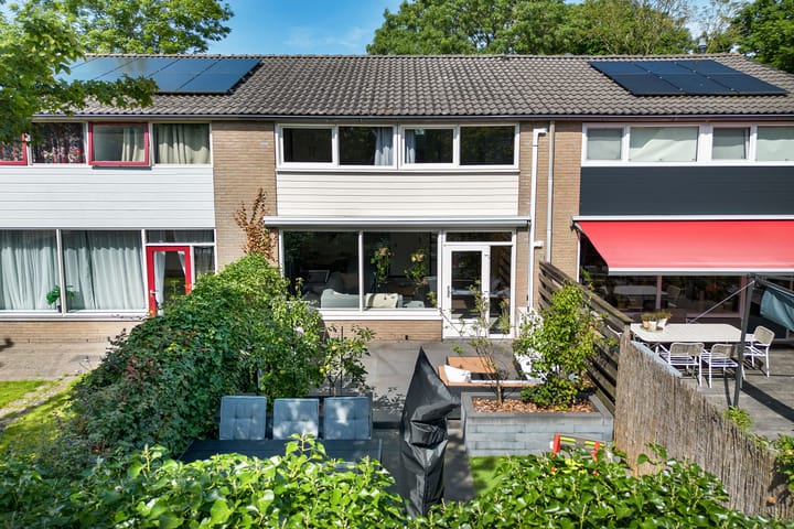 Veldbies 26 in Leeuwarden foto