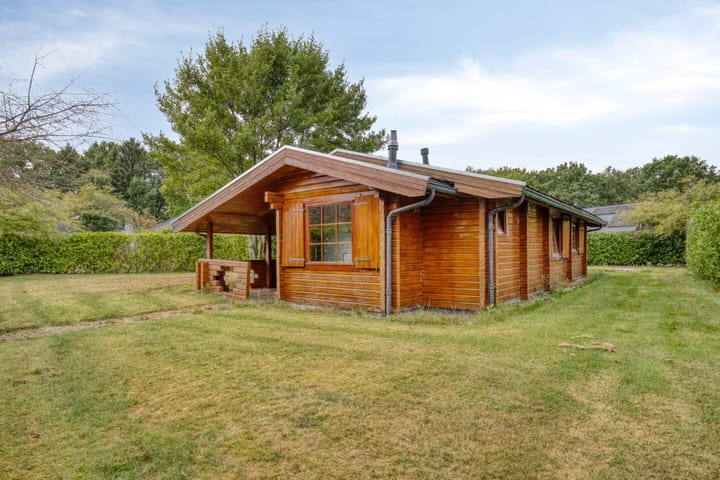 Veldhuisweg 1-94 in IJhorst foto