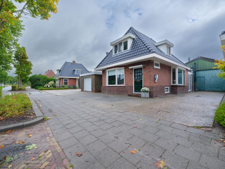 Vierhuisterweg 24 in Surhuisterveen foto