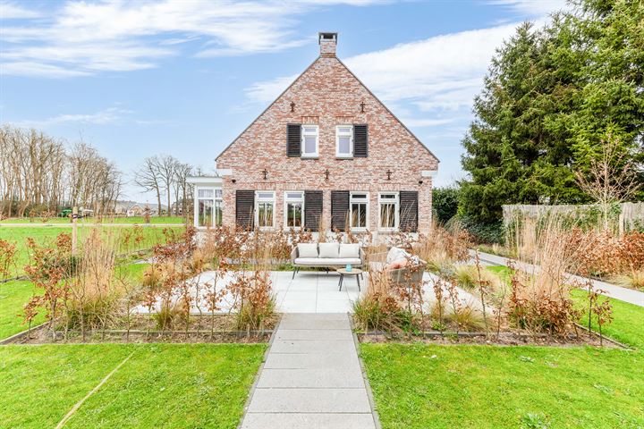 Vierhuizenweg 2 in Oldebroek foto