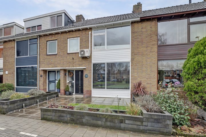 Vijverlaan 16 in Waddinxveen
