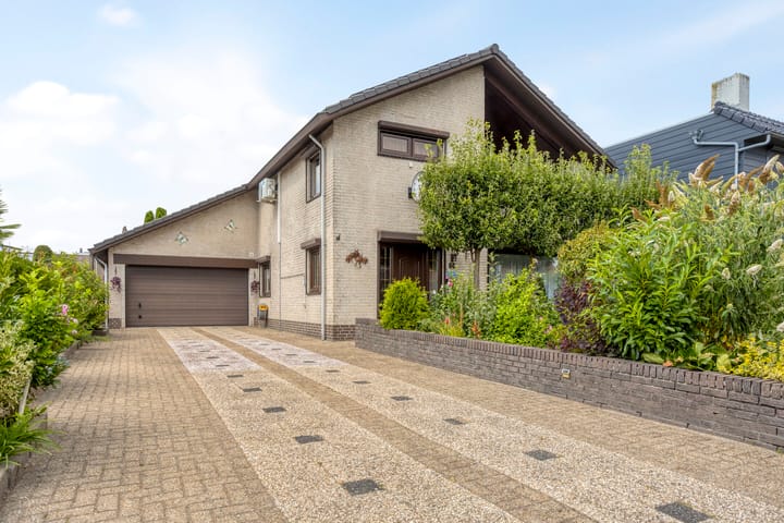 Vijverstraat 56 in St. Willebrord foto