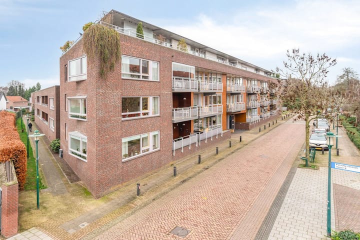 Visser 15b in Deurne foto