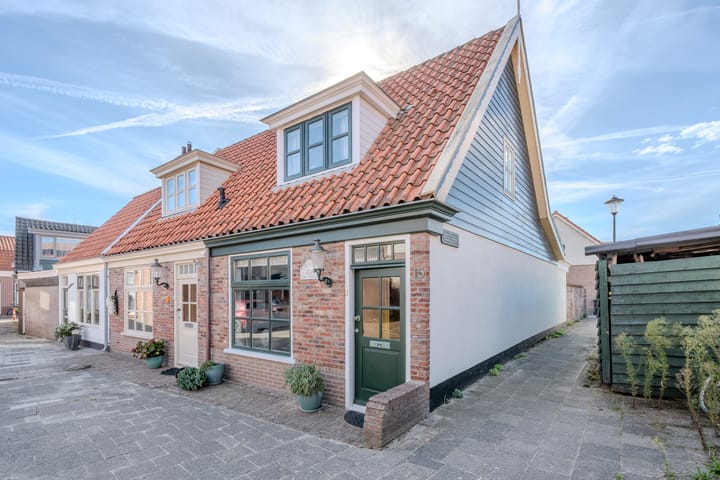 Visserstraat 15 in Egmond aan Zee foto