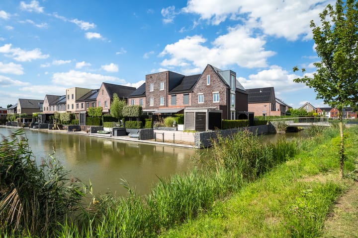 Vleugel 82 in Oud-Beijerland foto