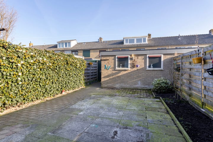 Von Liebigstraat 11 in Nieuw-Vennep foto