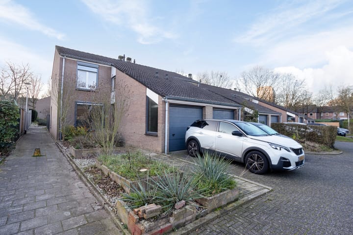 Vrusschemigerweg 102 in Heerlen foto