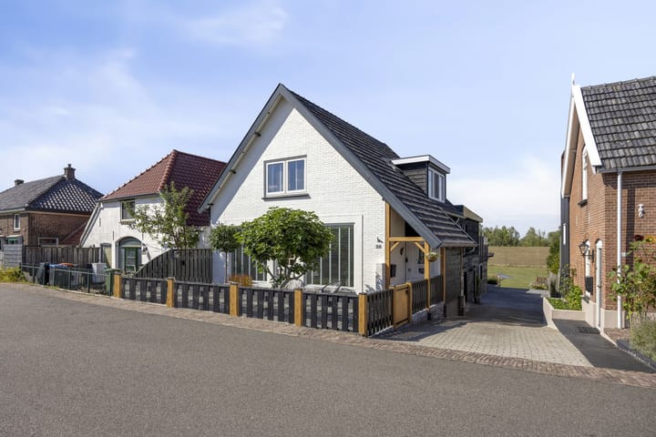 Waalbandijk 28 in Gameren foto