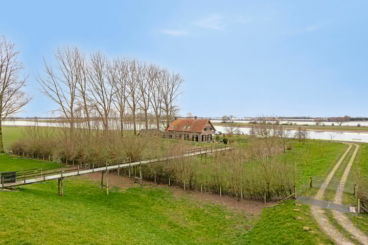 Waarddijk 2 in Brakel foto