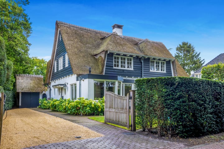 Wally Moesweg 12 in Laren foto