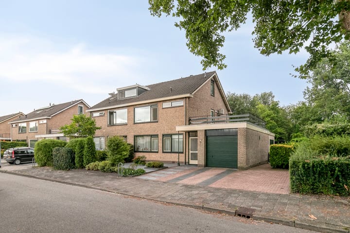 Weegbreestraat 36 in Nieuw-Vennep foto