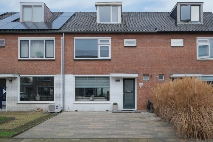 Weidehuislaan 11 in Almelo foto