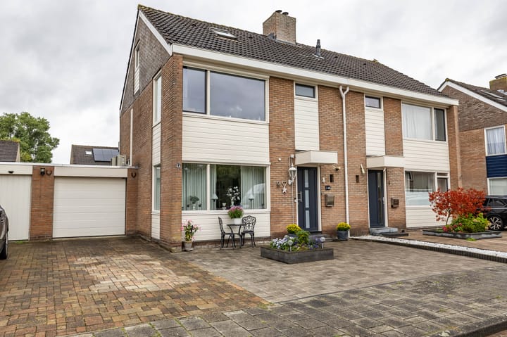 Westerlaan 8 in Hoogezand foto